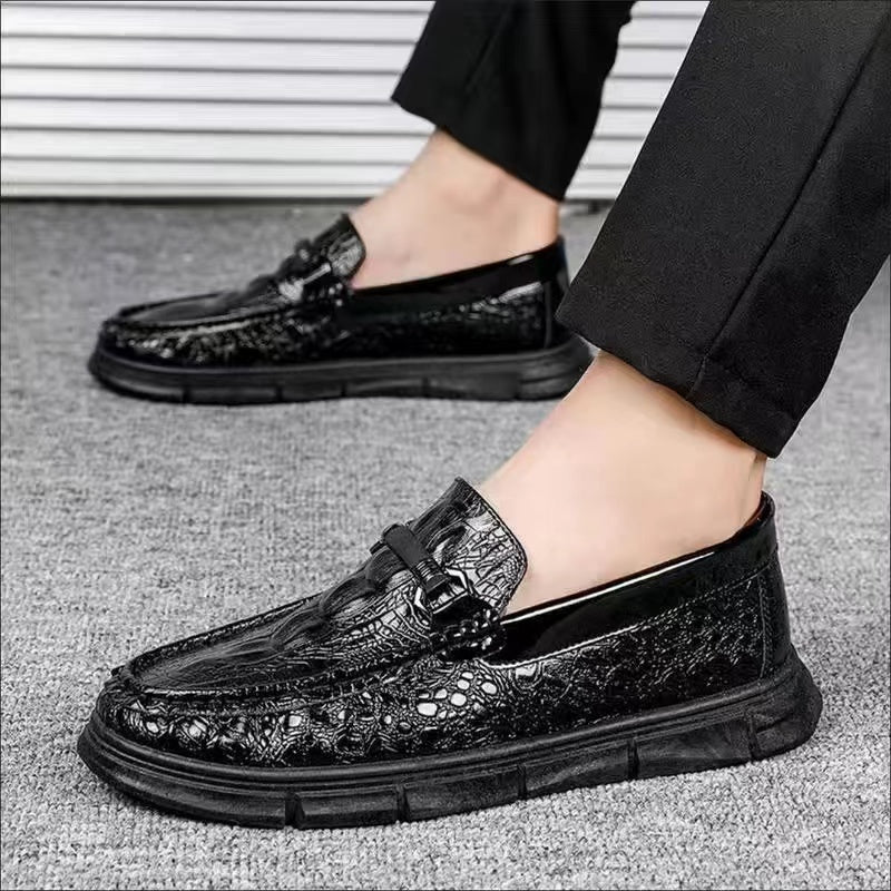 Britaj tondraj tavoloj ledaj viroj mola plandumo nigraj portas hazardajn laborŝuojn komfortajn spireblajn letajn ŝuojn