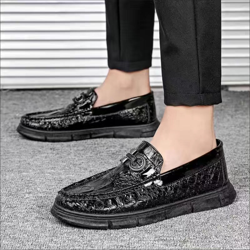 Britaj tondraj tavoloj ledaj viroj mola plandumo nigraj portas hazardajn laborŝuojn komfortajn spireblajn letajn ŝuojn