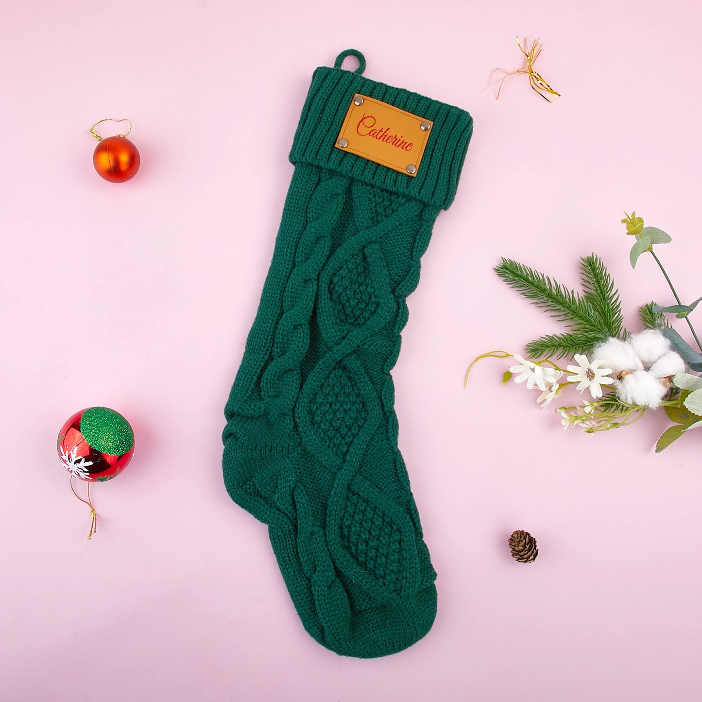 Personigitaj Kristnaskaj Ŝtrumpetoj kun Nomoj, Grandaj 7” Trikitaj Kristnaskaj Ŝtrumpetoj kun Leda Nomplato por Familio, Aro de 3, Propraj Kristnaskaj Dekoracioj por Kameno, Antaŭpordo kaj Arba Lasera Ledo-Etikedo Trikitaj Kristnaskaj Ŝtrumpetoj